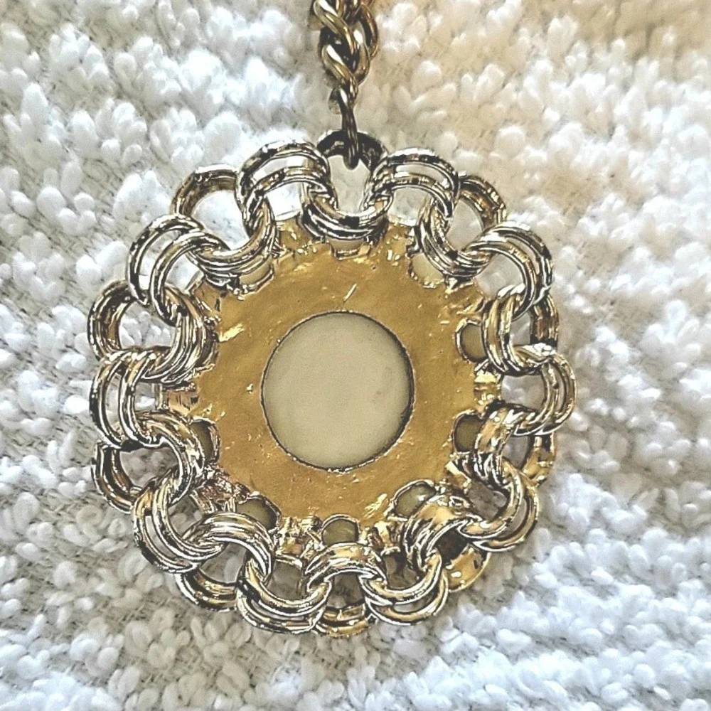Coat Of Arms Gold tone 16